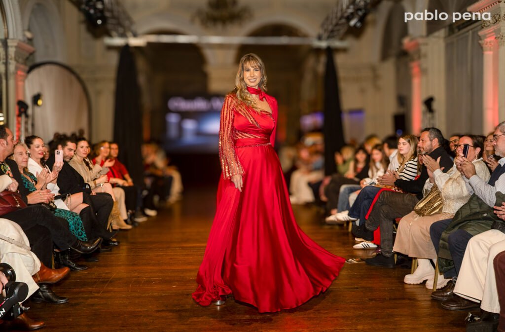 Natalie Yoffe con un vestido de Claudia Alta Costura. Foto Pablo Pena