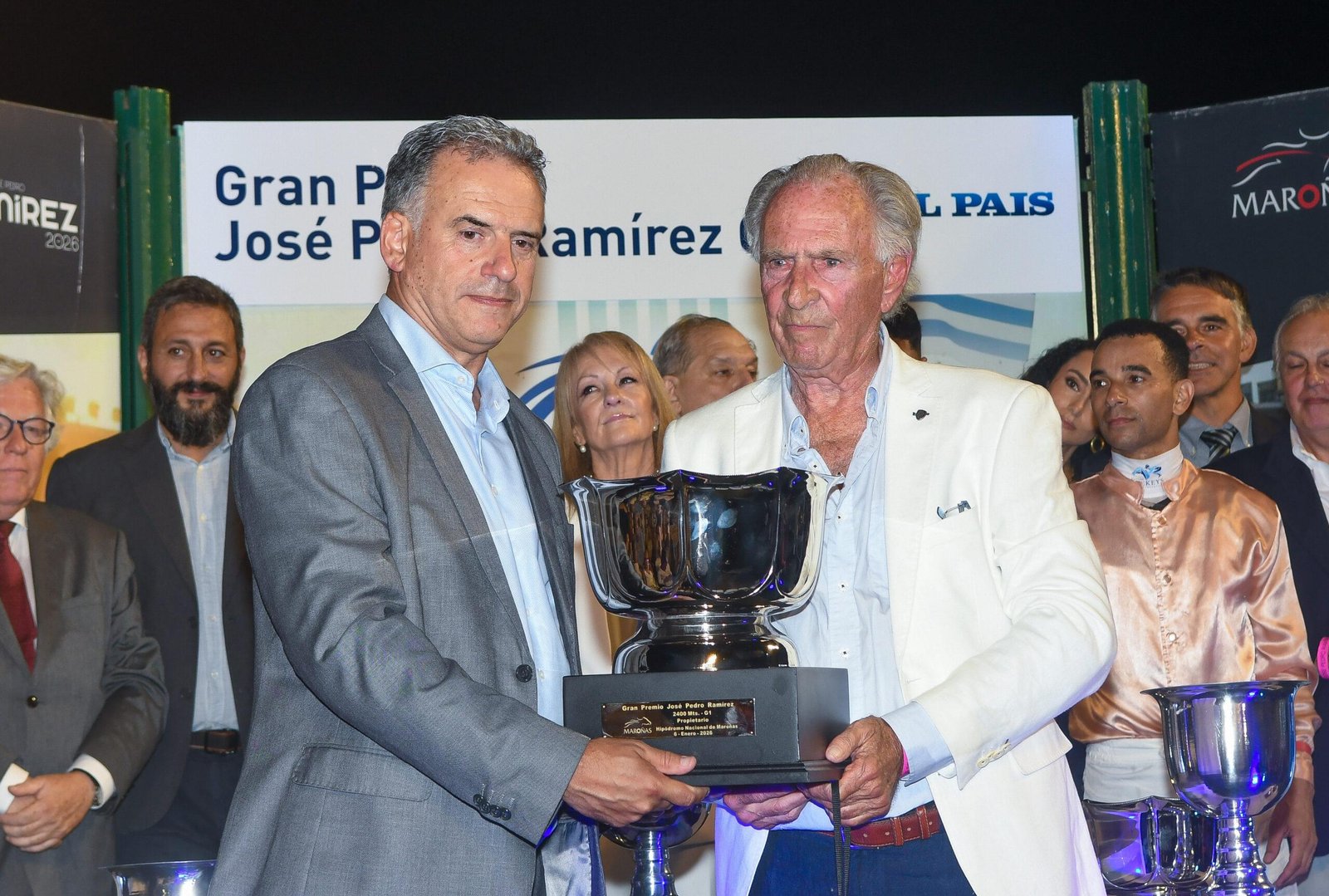 Gran Premio José Pedro Ramírez en el Hipódromo Nacional de Maroñas, con el cartel de H. Stagnari