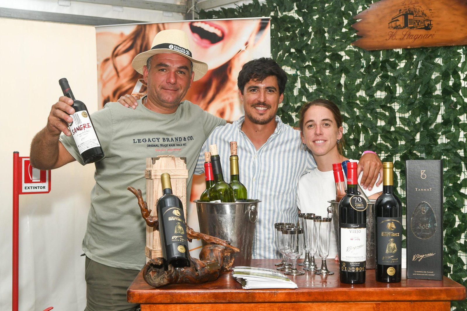 Detalle de la jornada del Gran Premio José Pedro Ramírez en Maroñas, con cartel de H. Stagnari